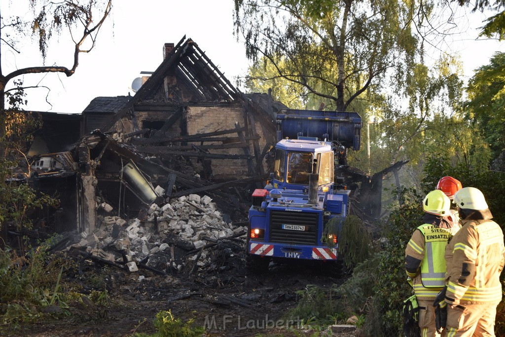 Grossfeuer Einfamilienhaus Siegburg Muehlengrabenstr P1033.JPG - Miklos Laubert